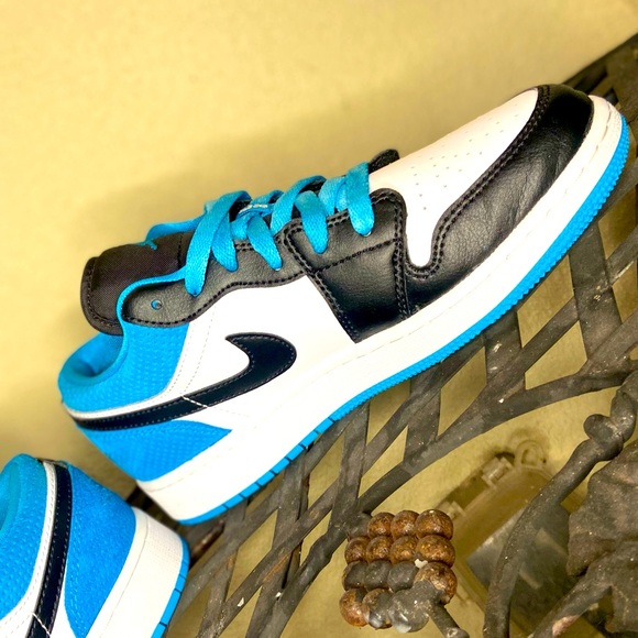 Jordan 1 Low Laser Blue (GS) - Picture 6 of 10